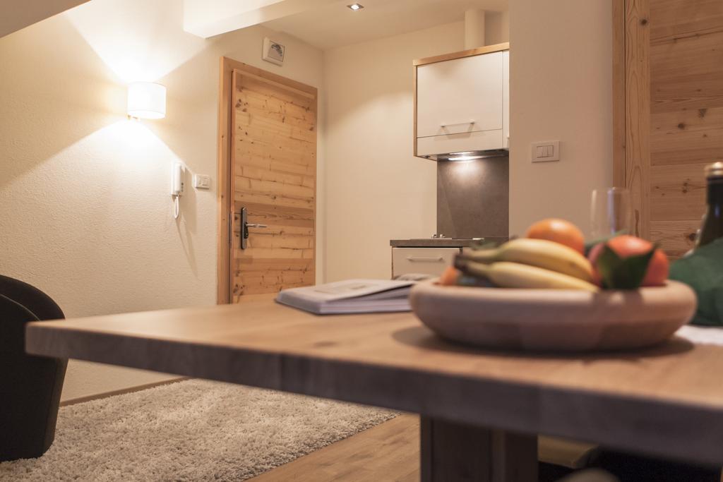 Apartments Schneider Lutago Habitación foto