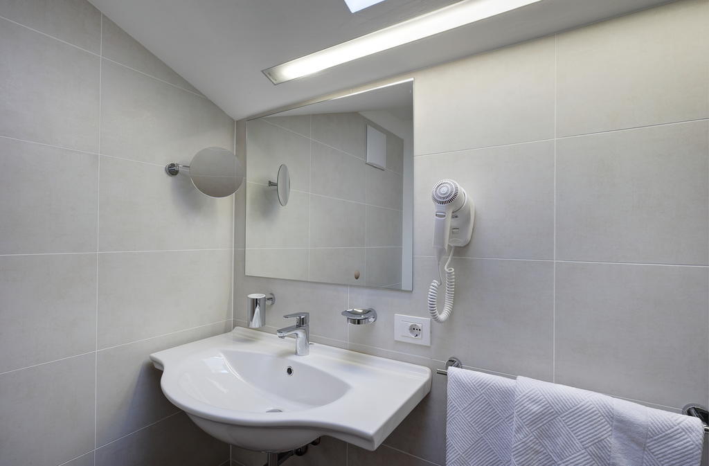 Apartments Schneider Lutago Habitación foto